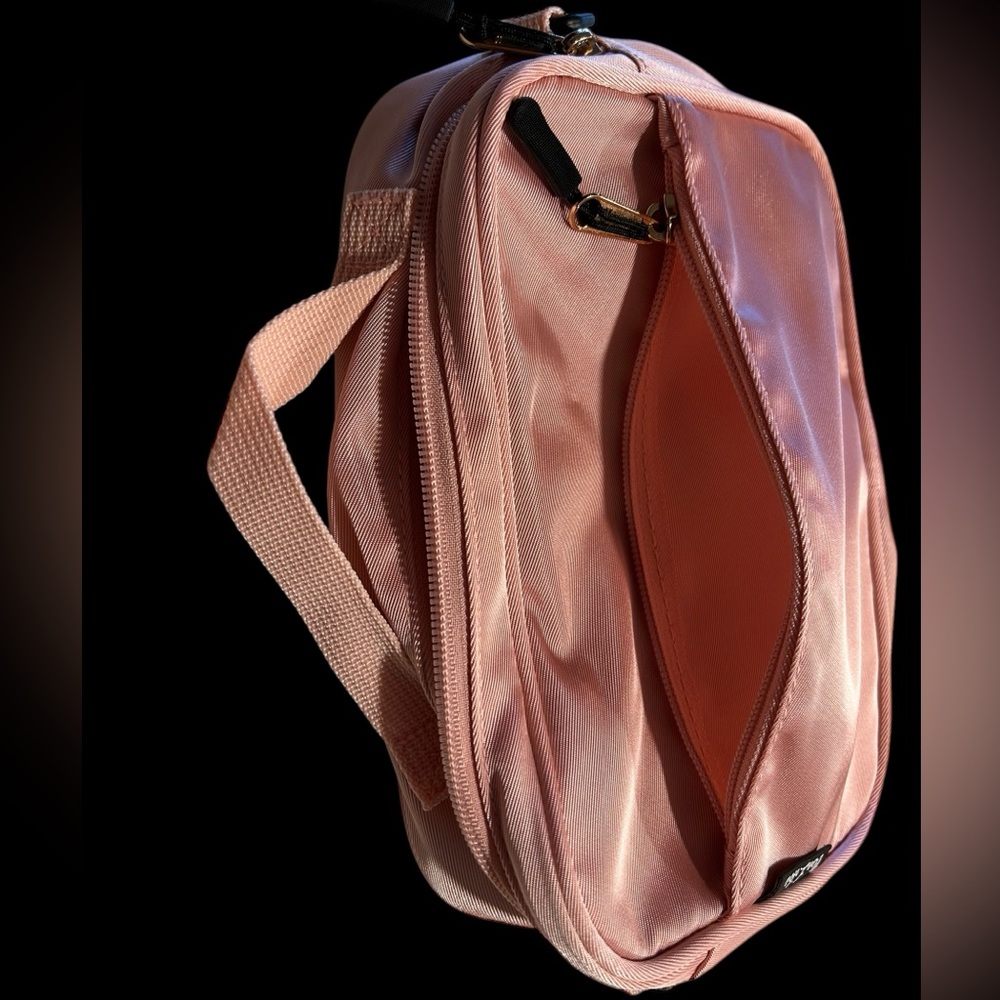 Classy UseLike Pink Duffel Bag and matching makeup bag - Picture 14 of 16